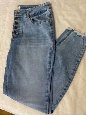 Women’s Light Wash High-Rise Button-Fly Skinny Jeans
